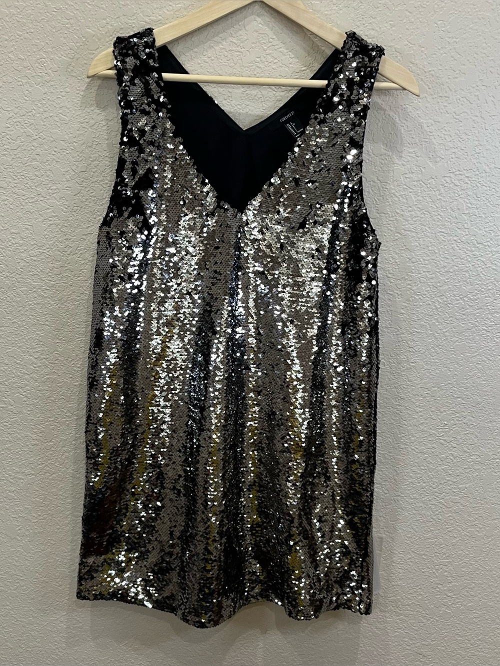 Forever 21 Gunmetal Black Sequin V-Neck Mini Party Dress Size Large